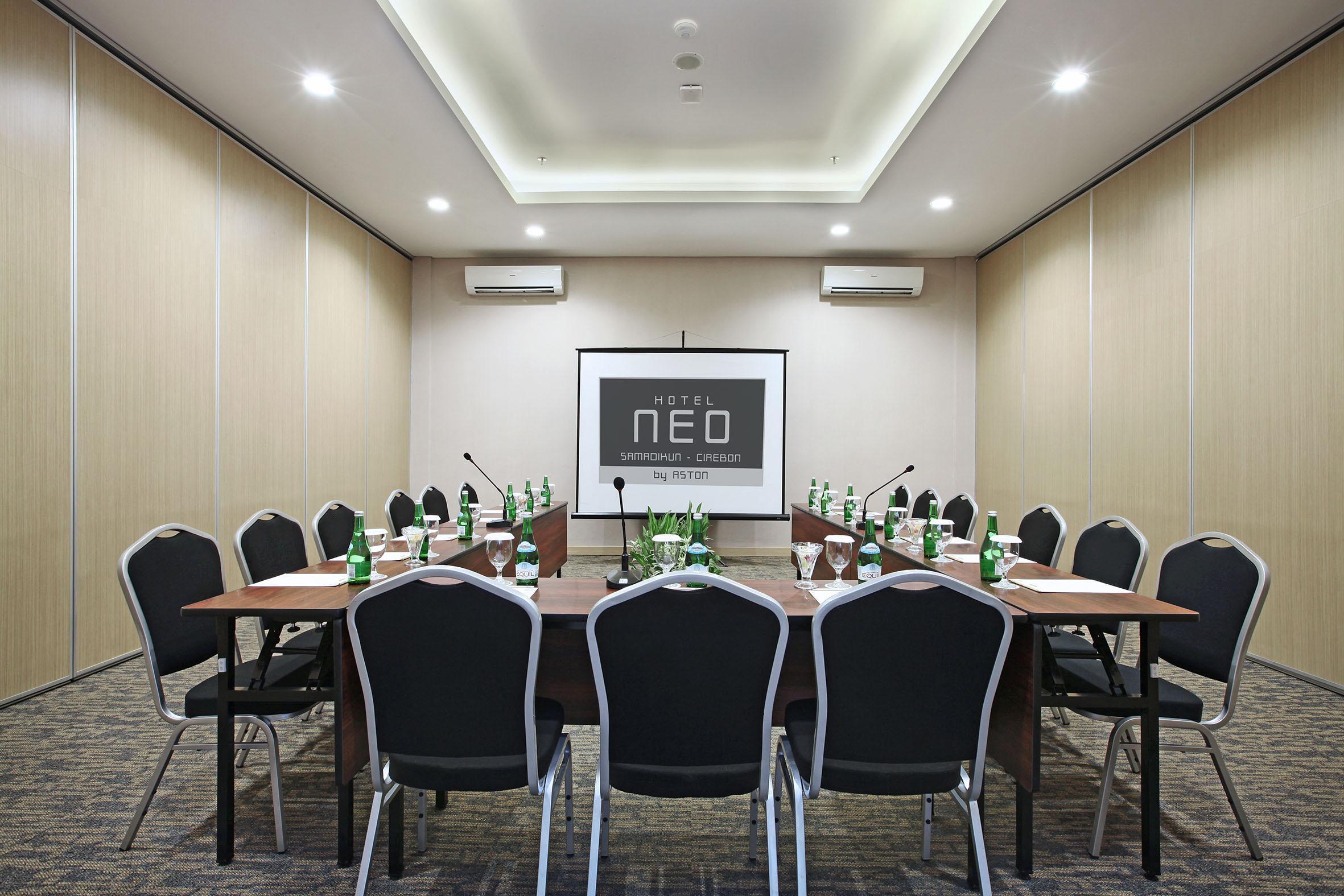 Hotel Neo Cirebon By Aston Exterior photo