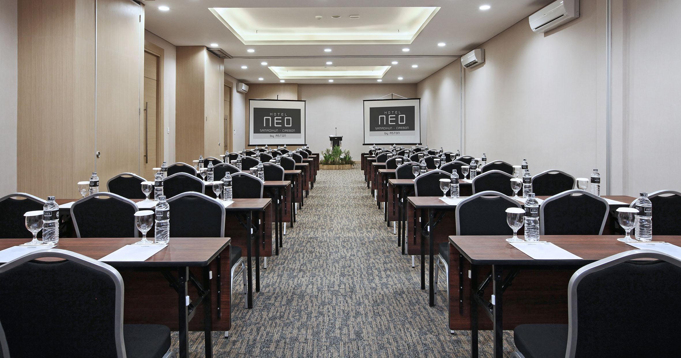 Hotel Neo Cirebon By Aston Exterior photo
