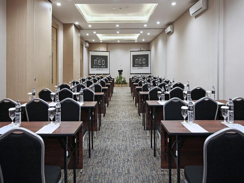 Hotel Neo Cirebon By Aston Exterior photo