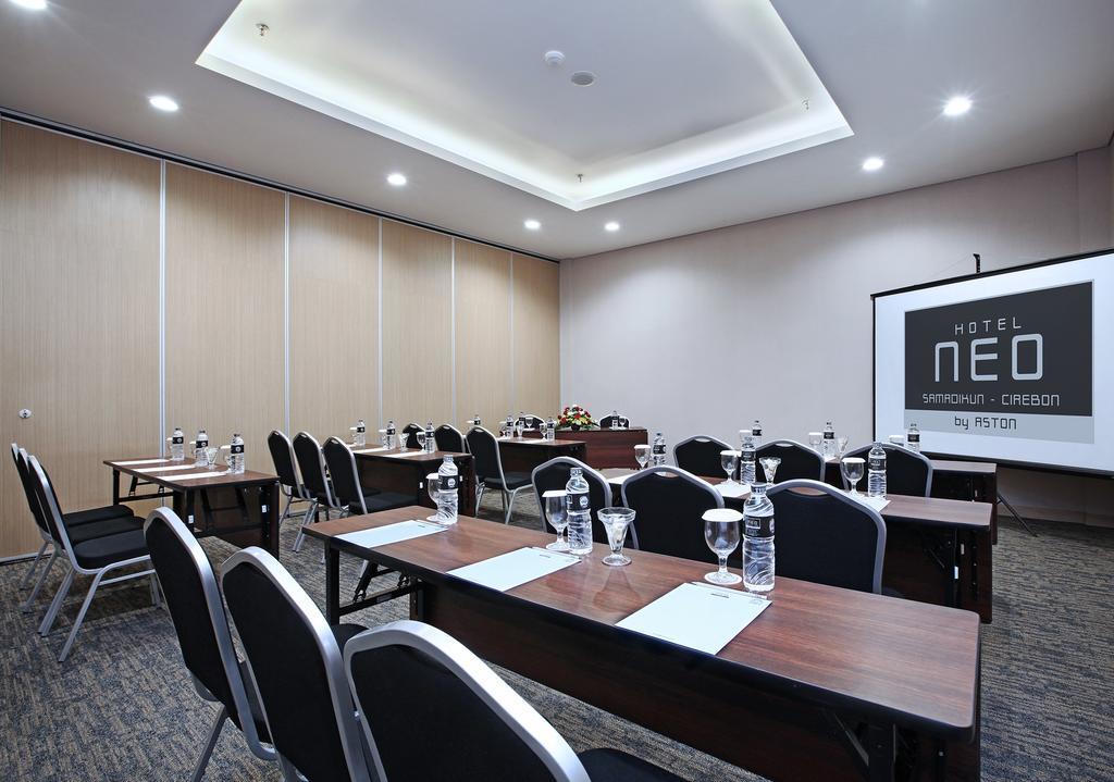 Hotel Neo Cirebon By Aston Exterior photo