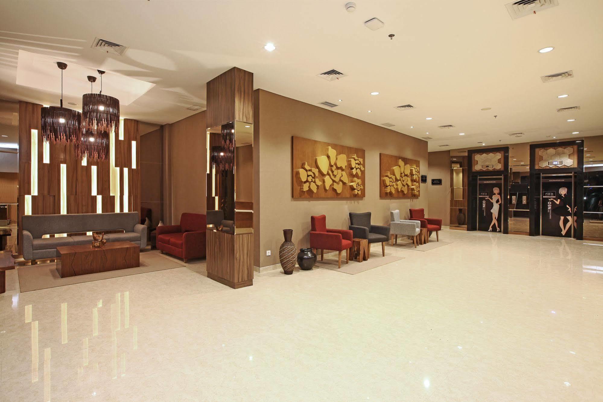 Hotel Neo Cirebon By Aston Exterior photo