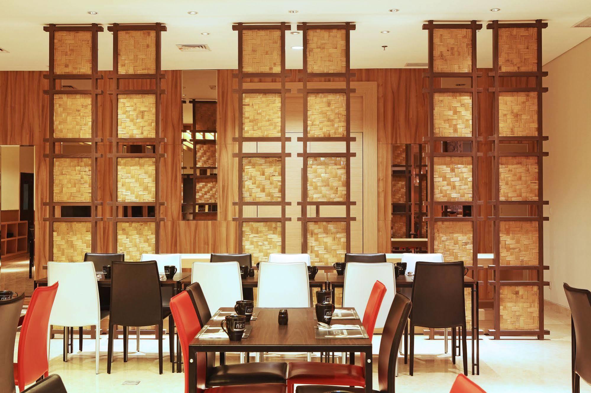 Hotel Neo Cirebon By Aston Exterior photo